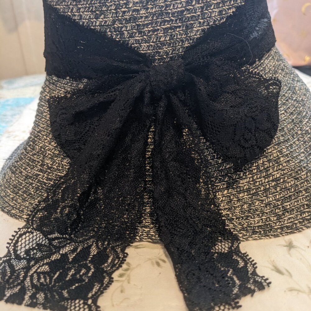 Bucket hat. Black lace bow